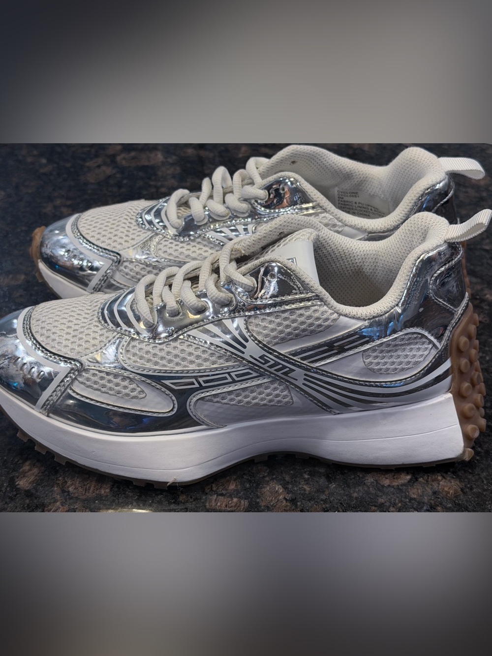 Steve Madden Cyclone Sneakers – Women’s Size 8 | Silver Metallic | Pre-Owned